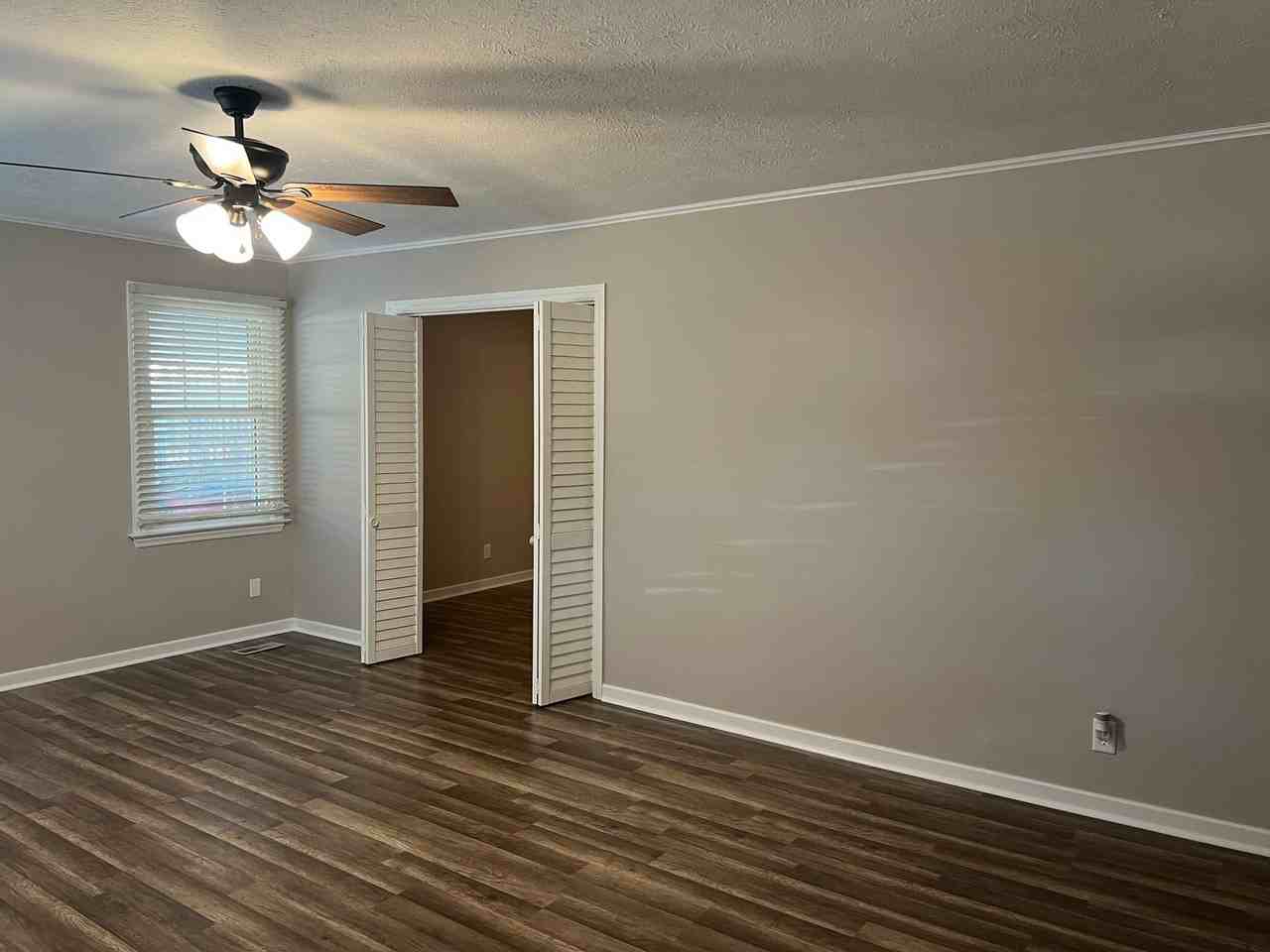 1943 Northbrook Ave - Photo 3 of 50