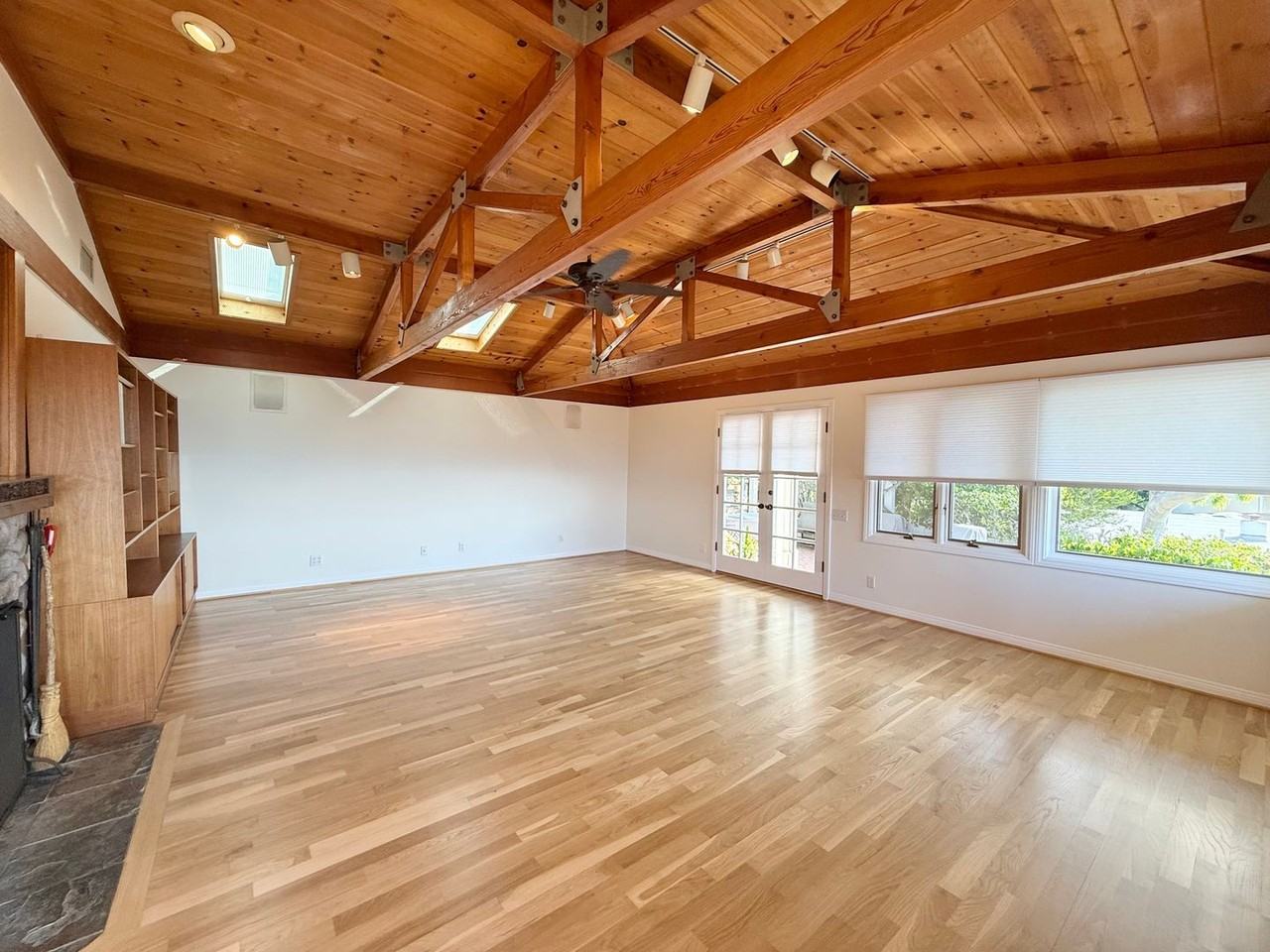 334 Pinecrest Dr - Photo 7 of 37