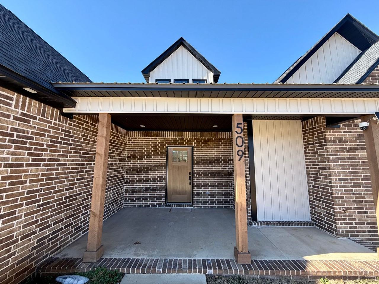 509 Waggoner Ln - Photo 3 of 47