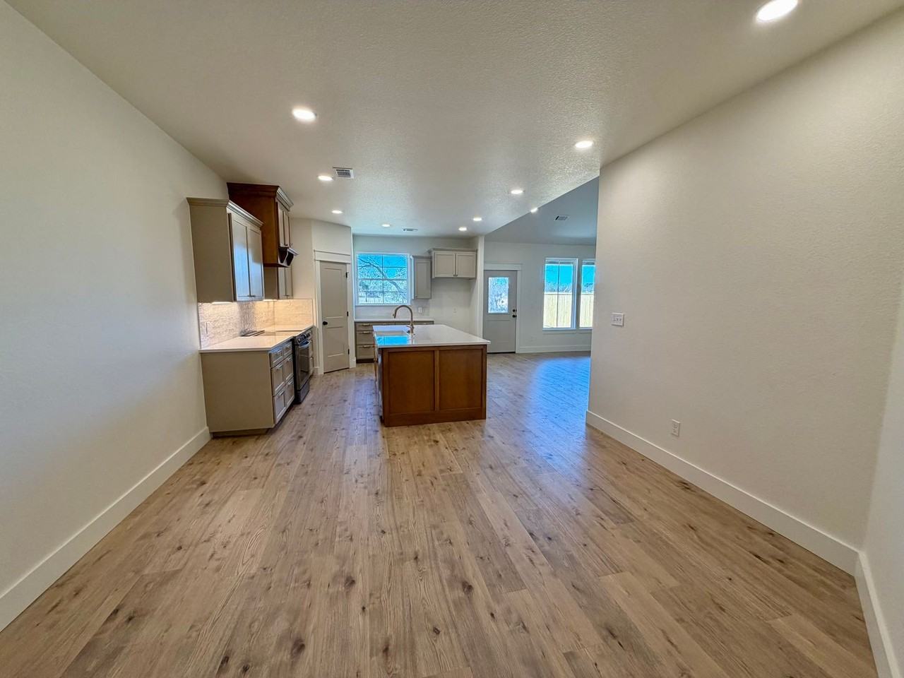 509 Waggoner Ln - Photo 6 of 47