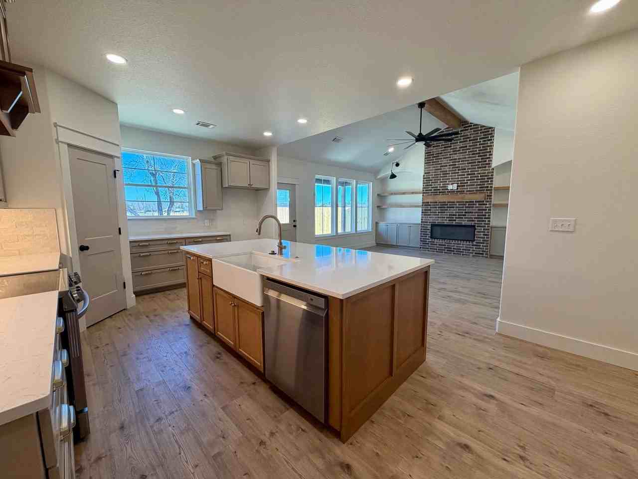 509 Waggoner Ln - Photo 7 of 47