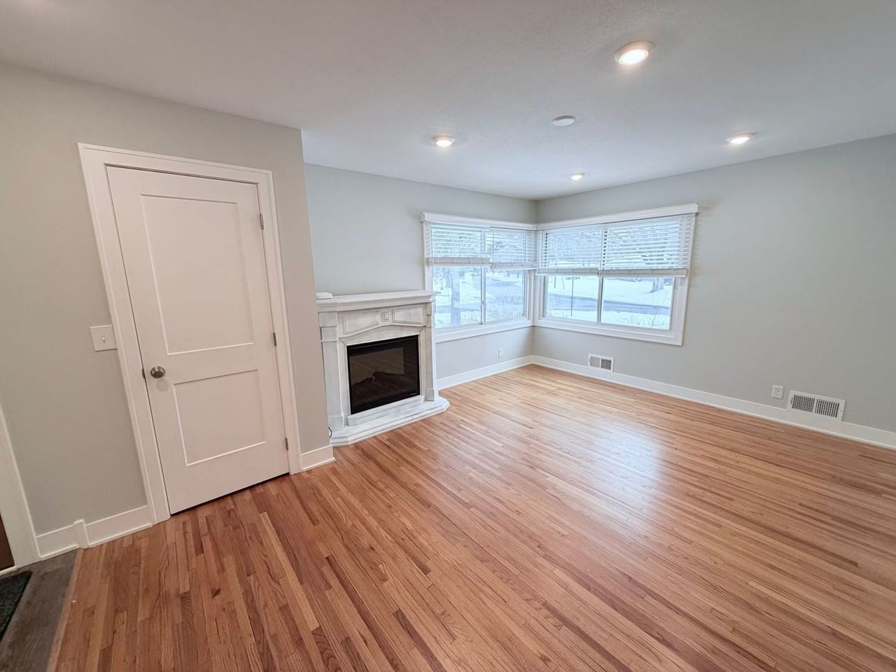 8201 Johnson Cir - Photo 5 of 40