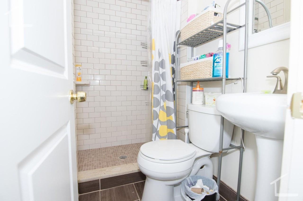 210 Arlington St - Photo 6 of 7