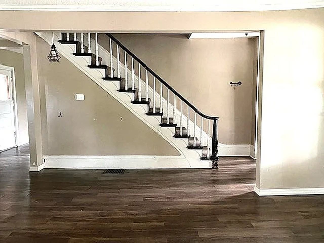 802 S Peoria Ave - Photo 2 of 19