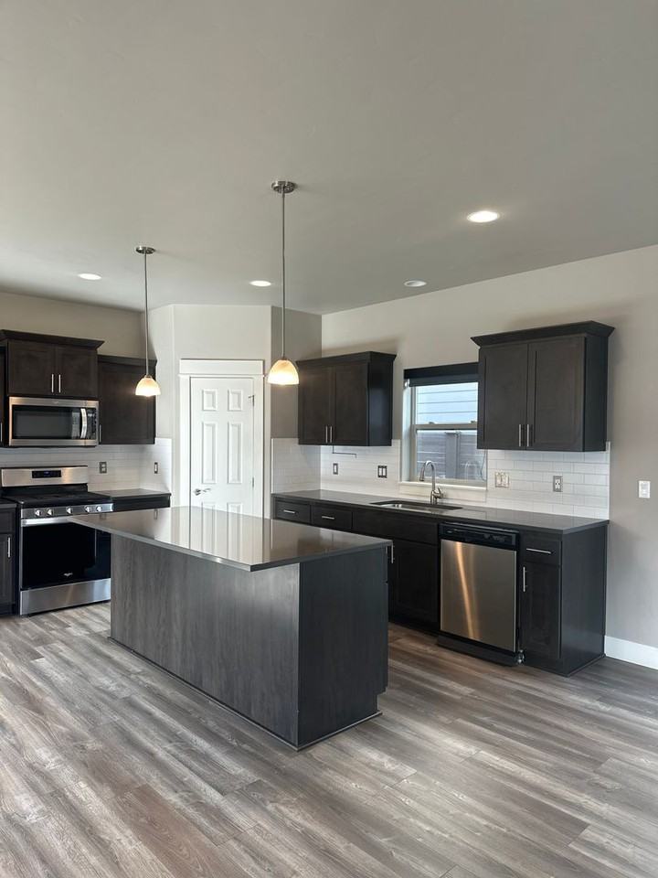 20564 Rolen Ave - Photo 2 of 50