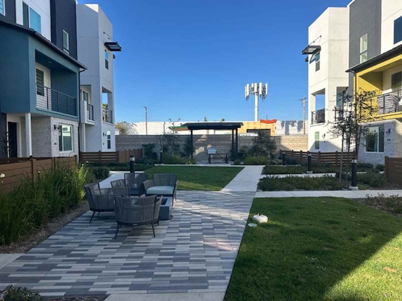 828 S Harbor Blvd - Photo 2 of 25