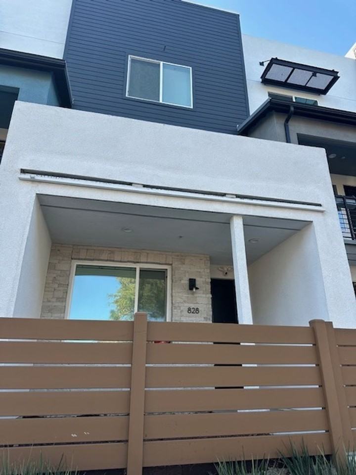 828 S Harbor Blvd - Photo 3 of 25