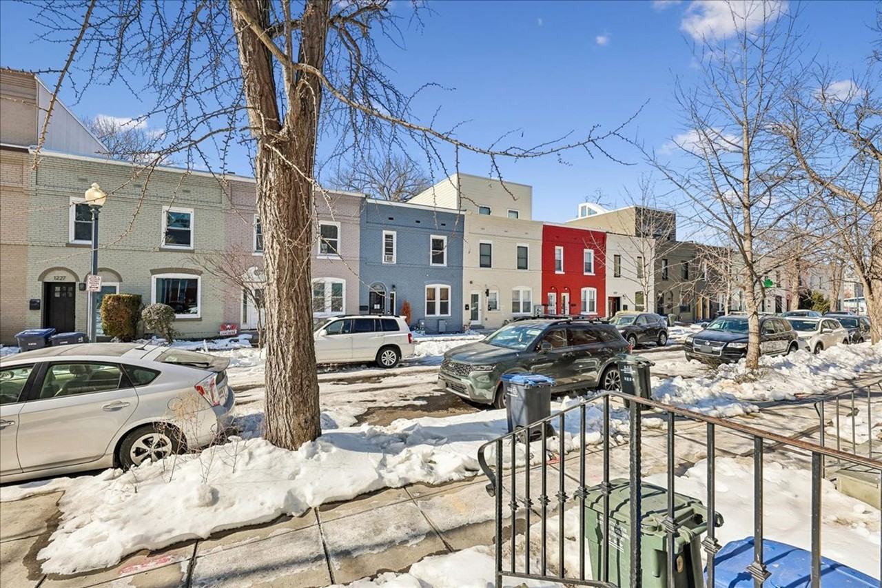 1226 Carrollsburg Pl Sw - Photo 2 of 21