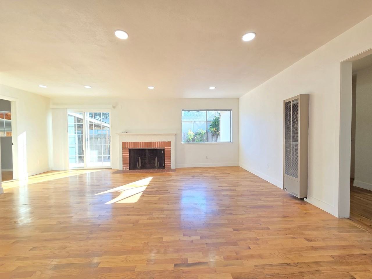 952 Bryant Way - Photo 6 of 13