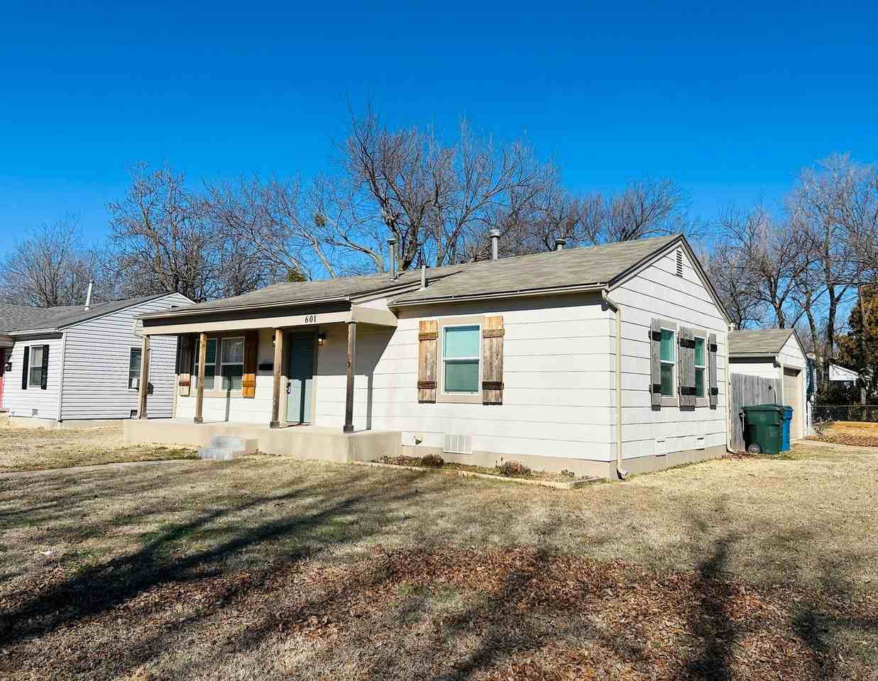 601 Foster Pl - Photo 2 of 33