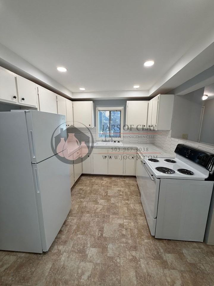 305 Bradley Dr Se - Photo 4 of 10