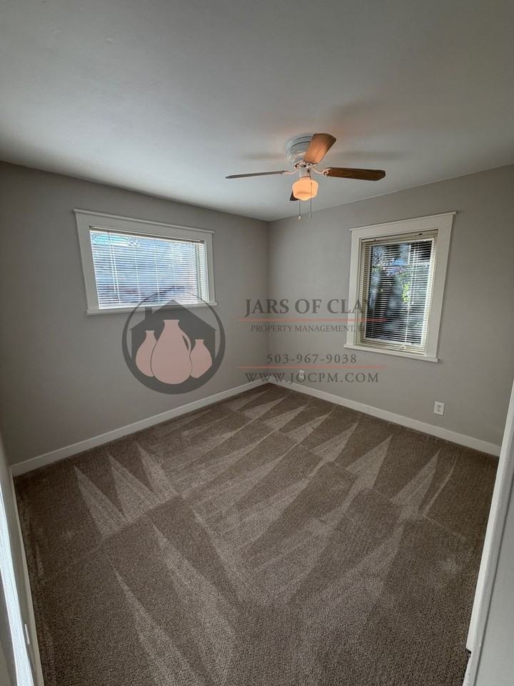 305 Bradley Dr Se - Photo 6 of 10