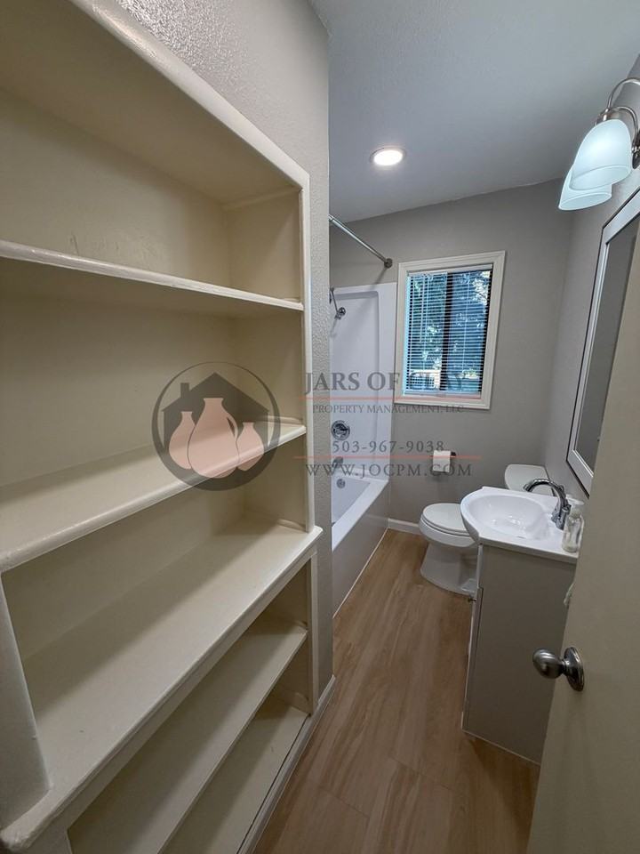 305 Bradley Dr Se - Photo 7 of 10