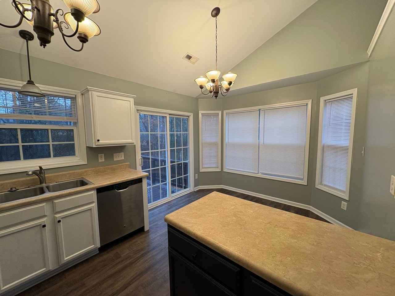 159 Broadridge Ct - Photo 5 of 18