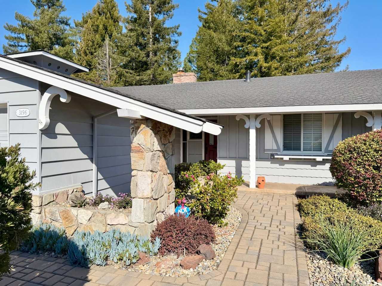 3196 Scenic Dr - Photo 4 of 42