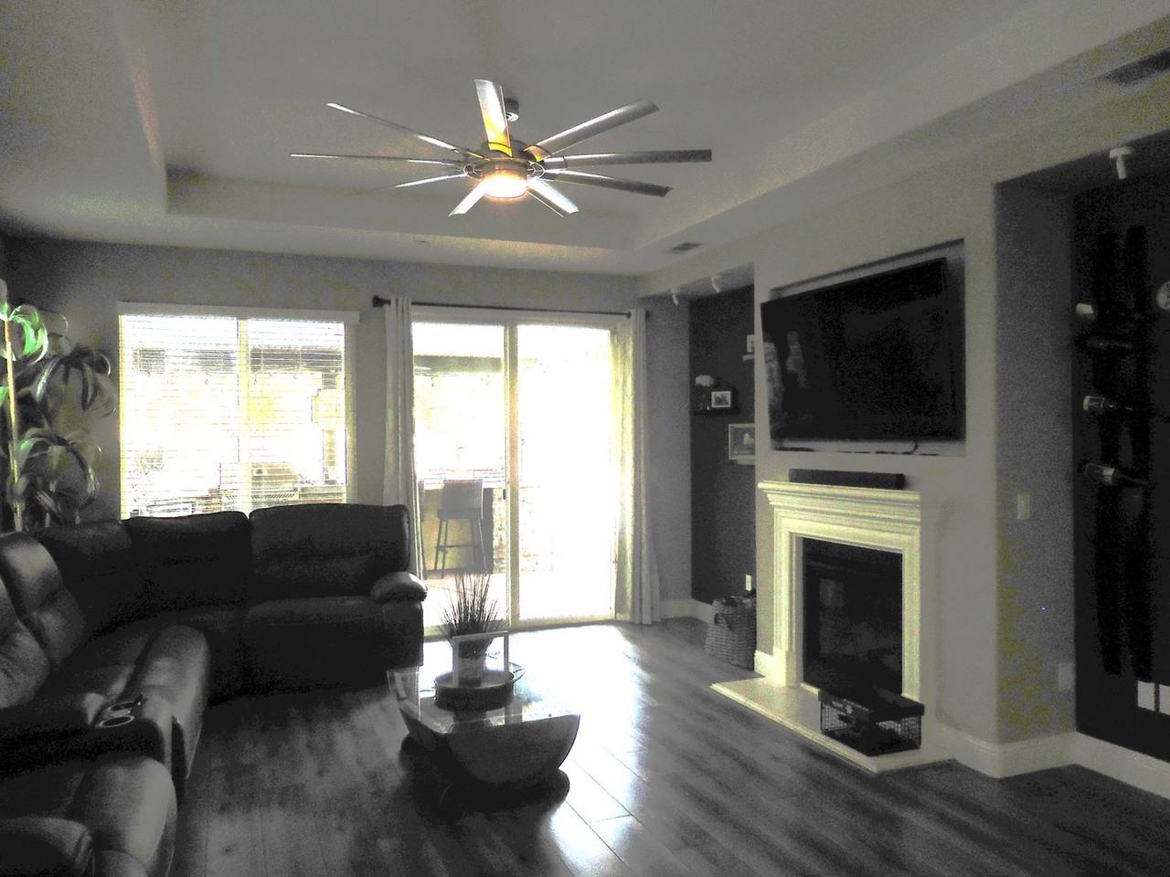 2338 Hancock Dr - Photo 2 of 14