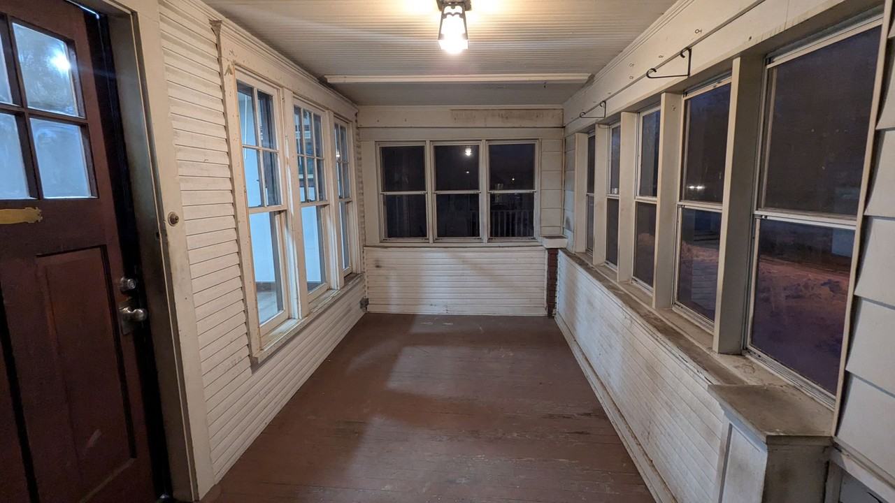 880 Jason Ave - Photo 4 of 24