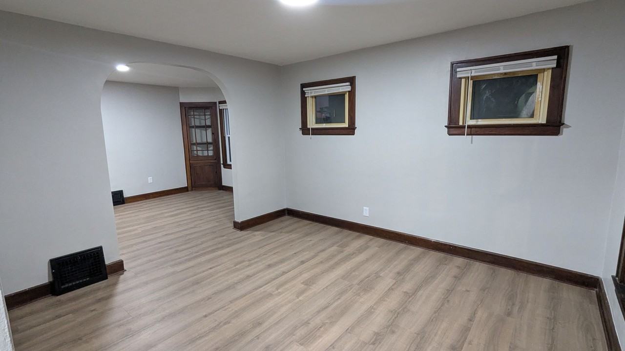 880 Jason Ave - Photo 6 of 24