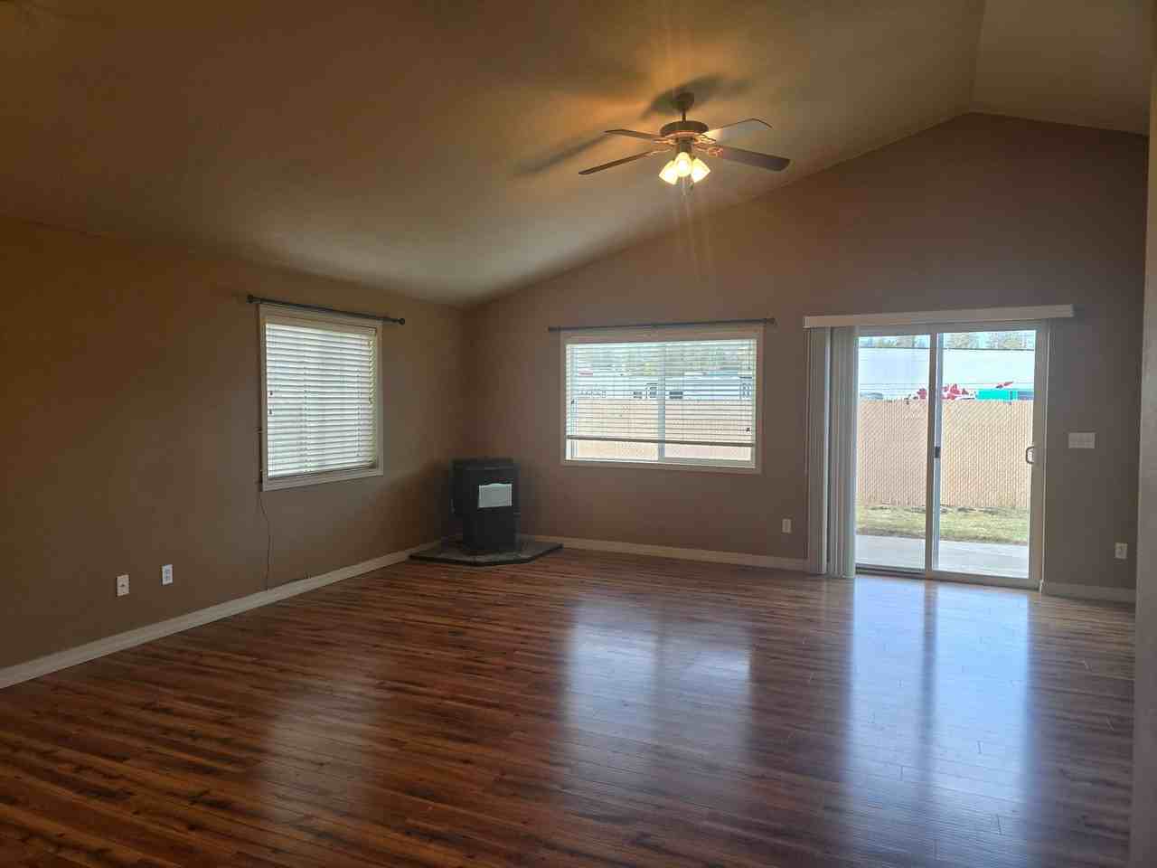 451 N Songbird St - Photo 4 of 11