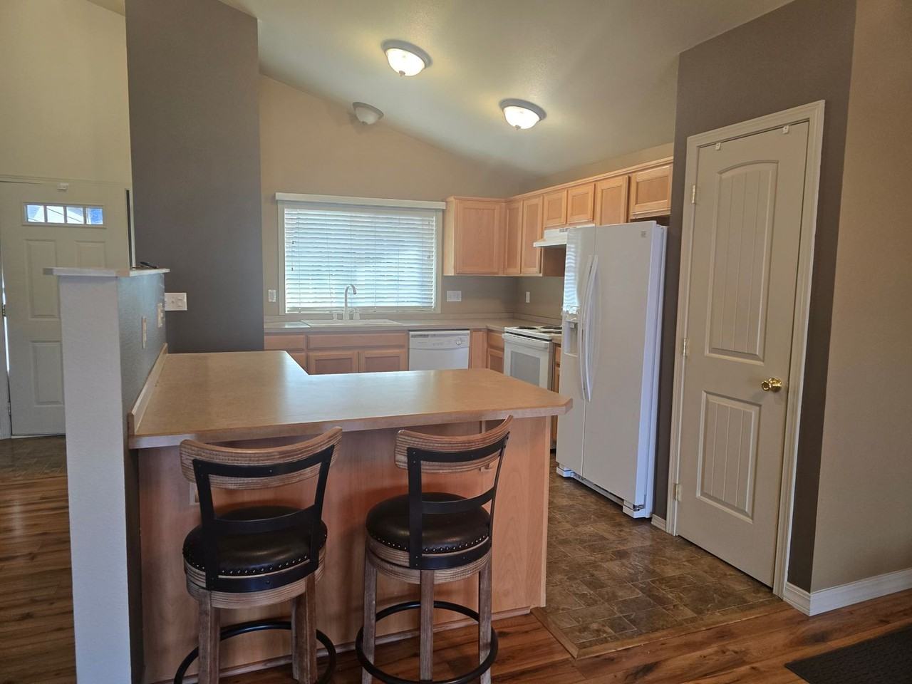 451 N Songbird St - Photo 5 of 11