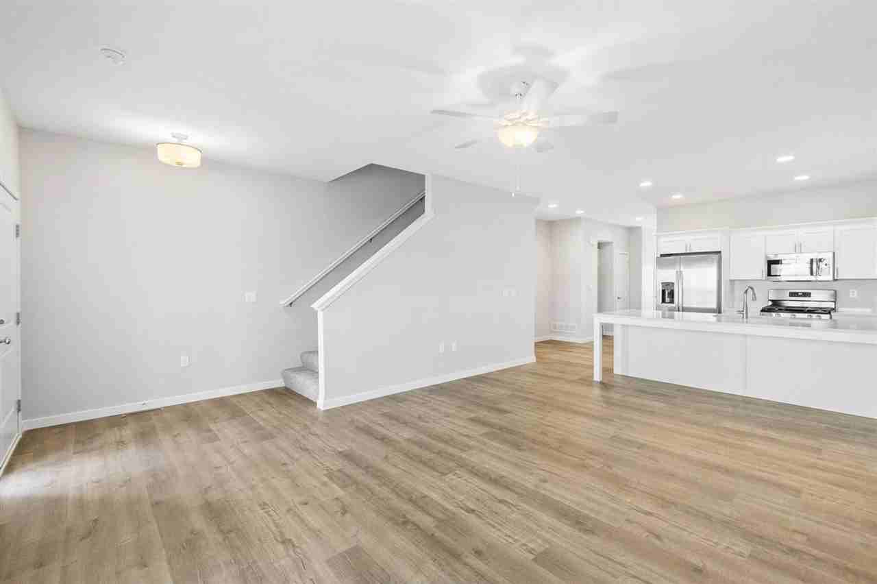 624 Catherine Dr - Photo 3 of 21