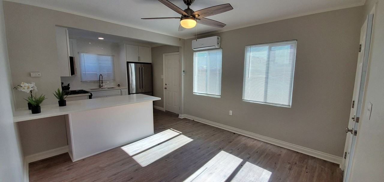 4443 50th St - Photo 4 of 12