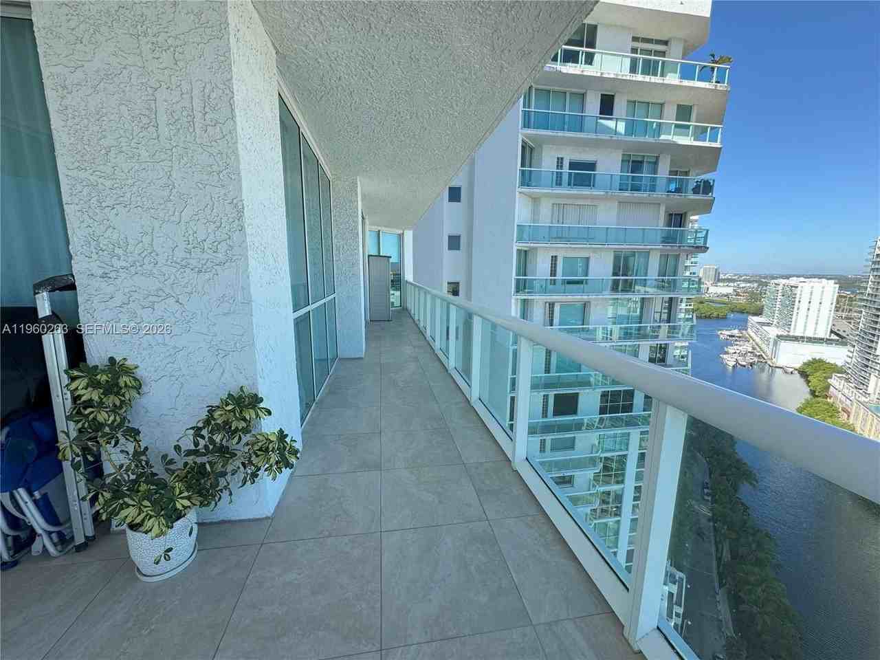 16400 Collins Ave - Photo 5 of 19