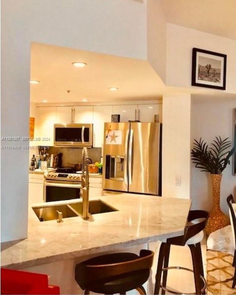 701 Brickell Key Blvd - Photo 6 of 17