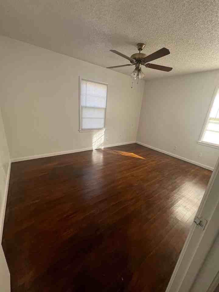 1133 S Jefferson Dr - Photo 5 of 10