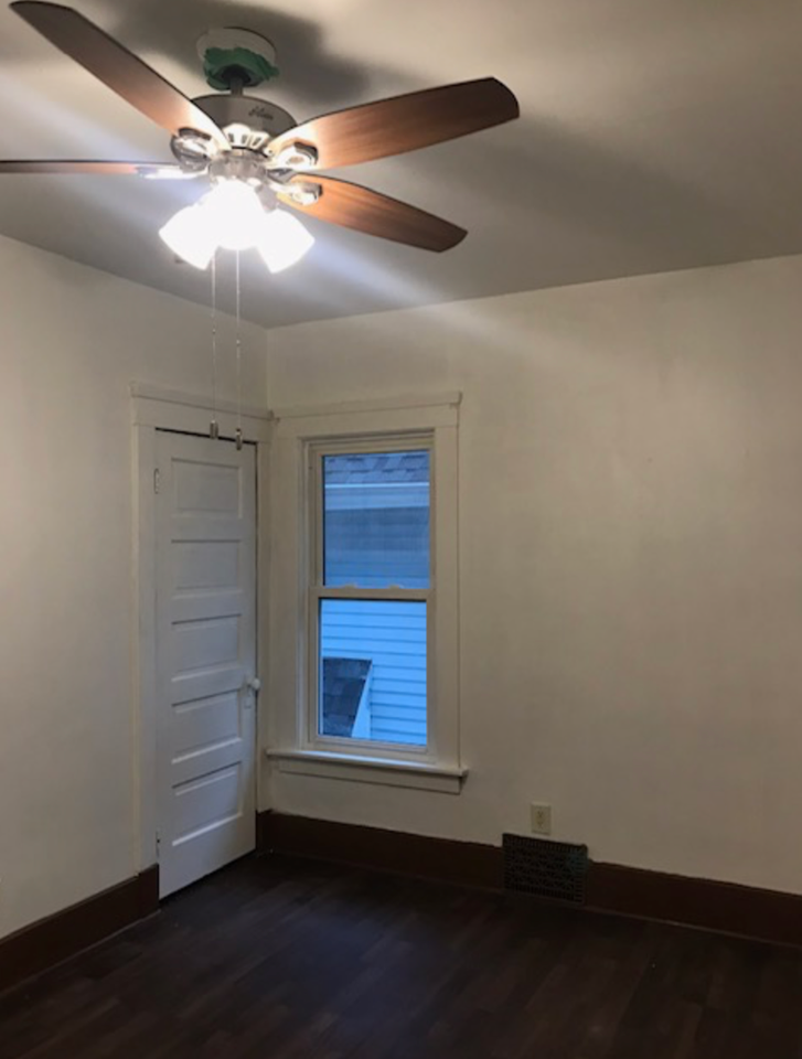 1023 Grove Ave - Photo 3 of 4