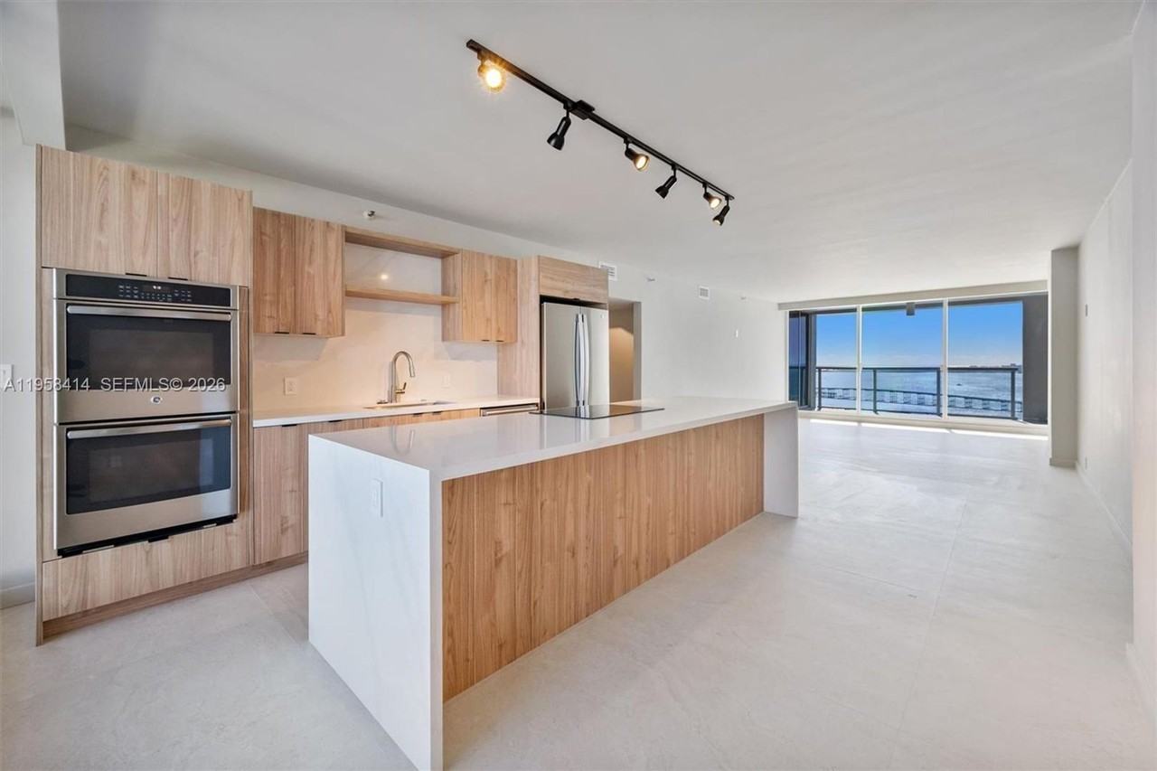 1541 Brickell Ave - Photo 2 of 20