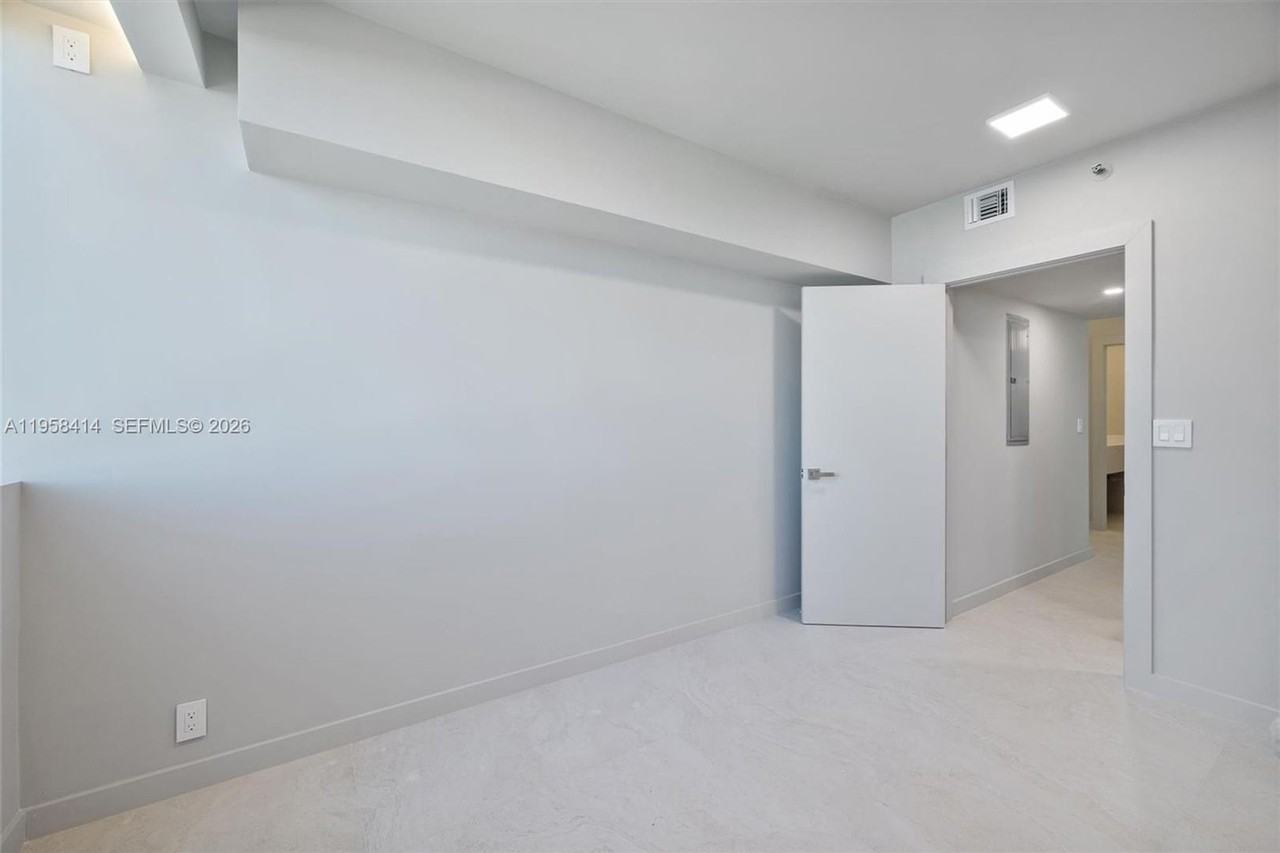 1541 Brickell Ave - Photo 6 of 20