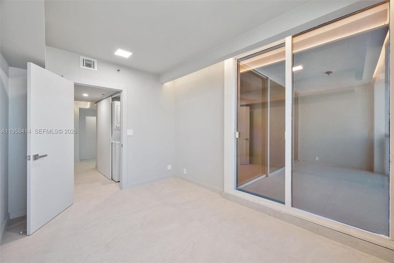 1541 Brickell Ave - Photo 7 of 20