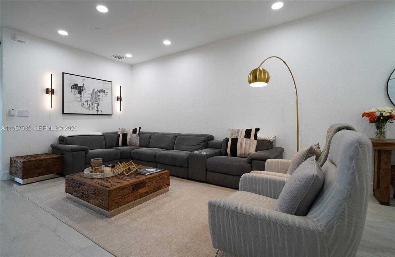 12542 Sw 126th Ave - Photo 3 of 19