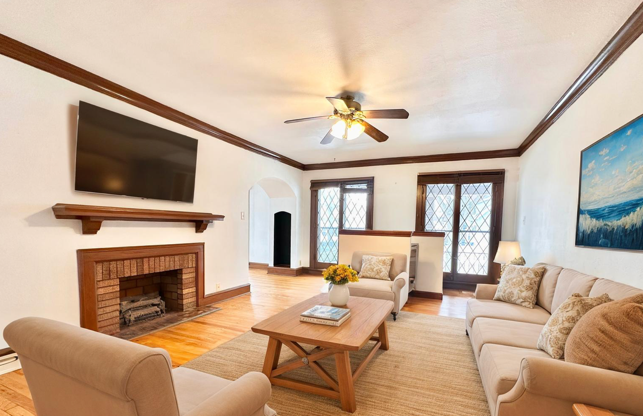 7705 W Rogers St - Photo 2 of 36