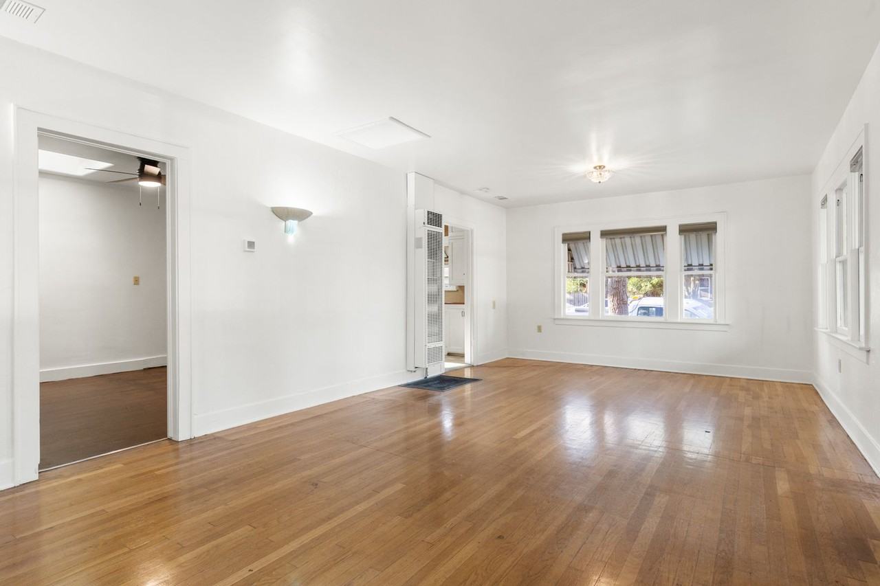 453 E 7th St - Photo 4 of 10