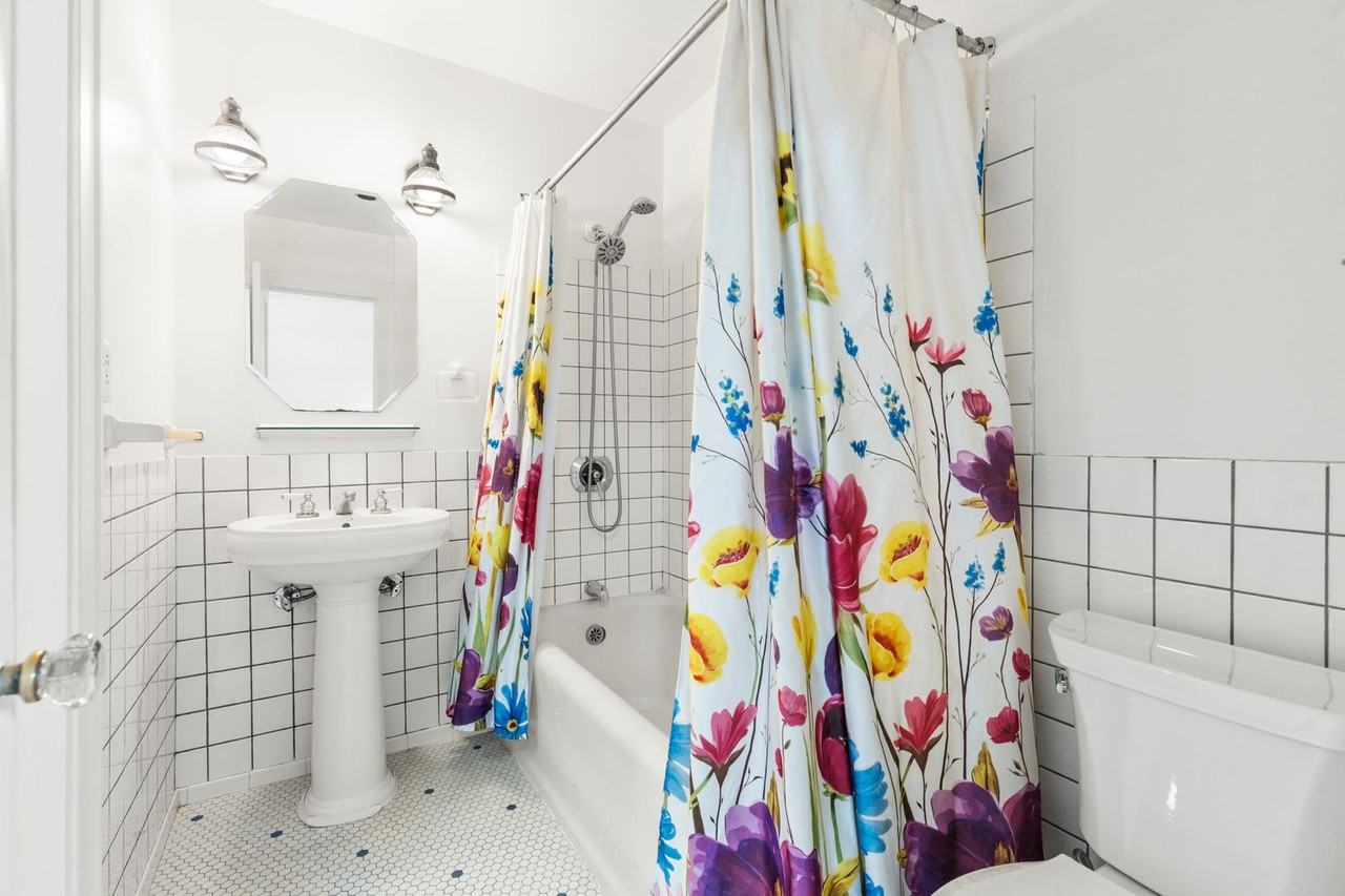 453 E 7th St - Photo 7 of 10