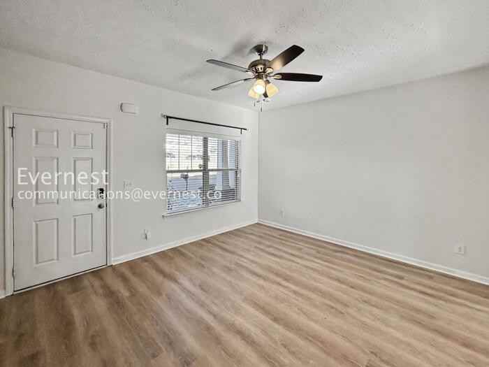 1522 Sprucedale Dr - Photo 7 of 33