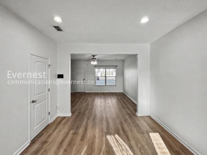 1522 Sprucedale Dr - Photo 6 of 33