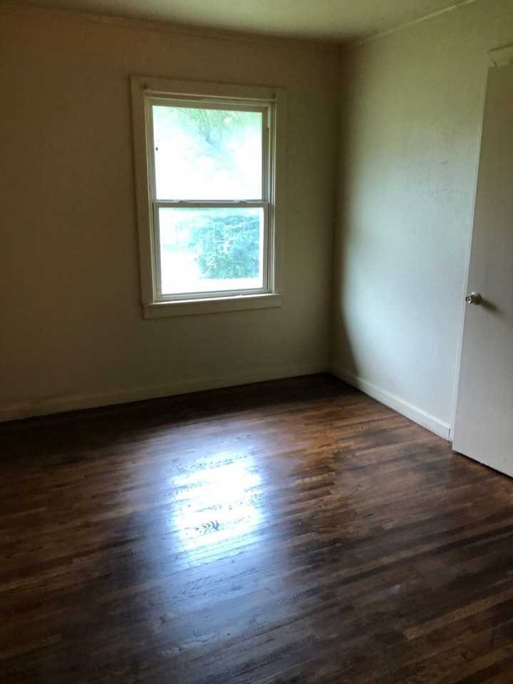 4303 N Garrison Ave - Photo 4 of 9