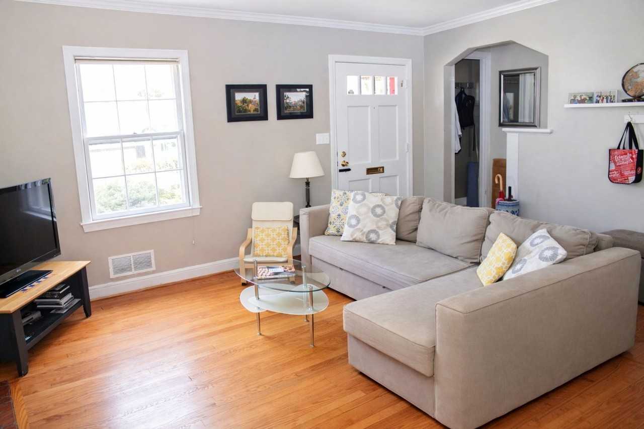 9510 Warren St - Photo 2 of 26