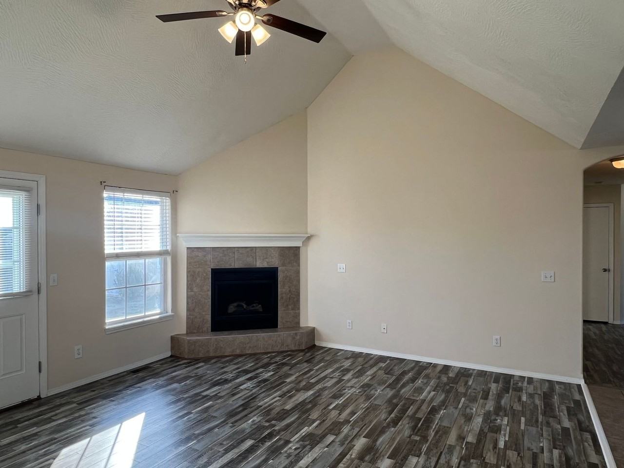 448 N Taylor Dr - Photo 2 of 15