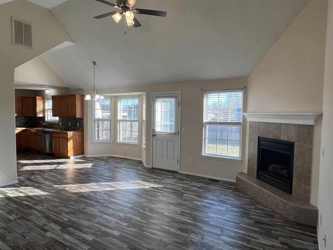448 N Taylor Dr - Photo 3 of 15