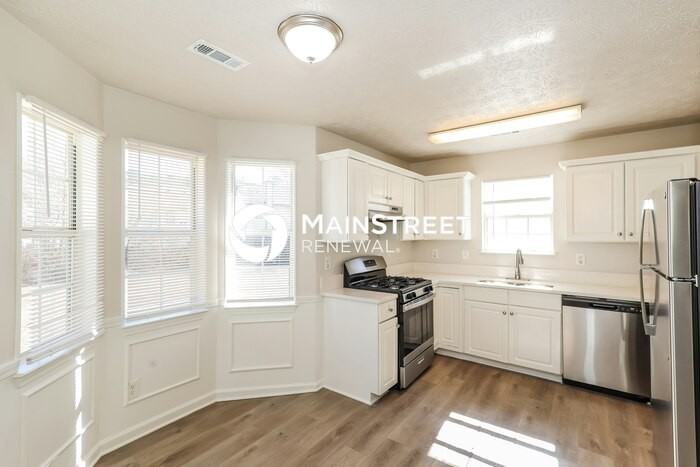 145 W Village Ct - Photo 4 of 18