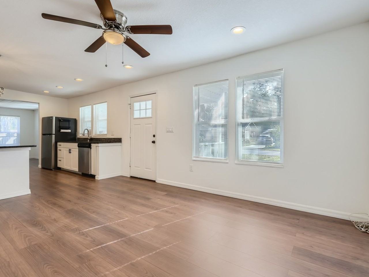 808 E Orchid Ave - Photo 2 of 13