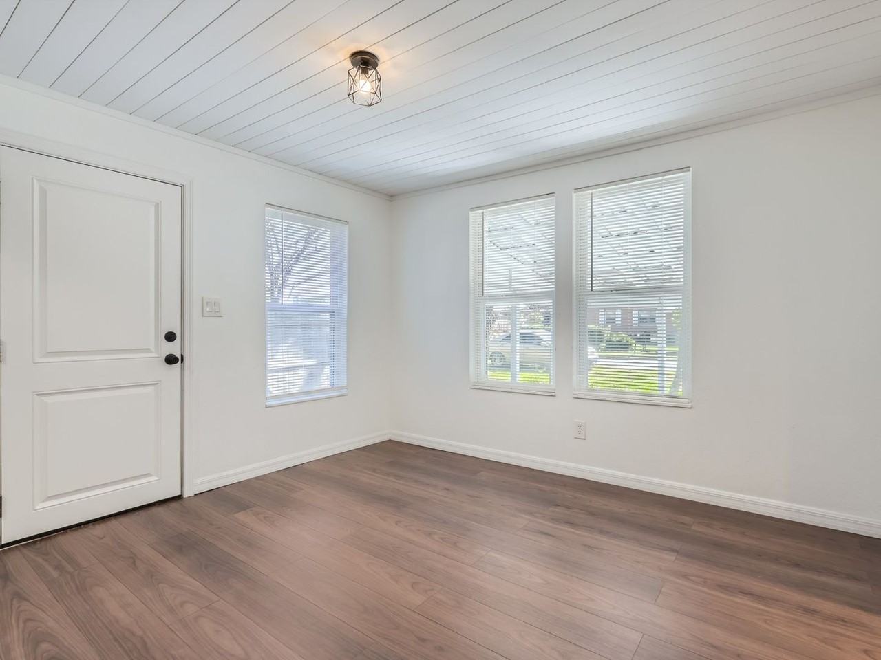 808 E Orchid Ave - Photo 7 of 13