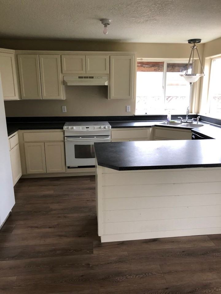 3301 N Meridian St - Photo 3 of 12