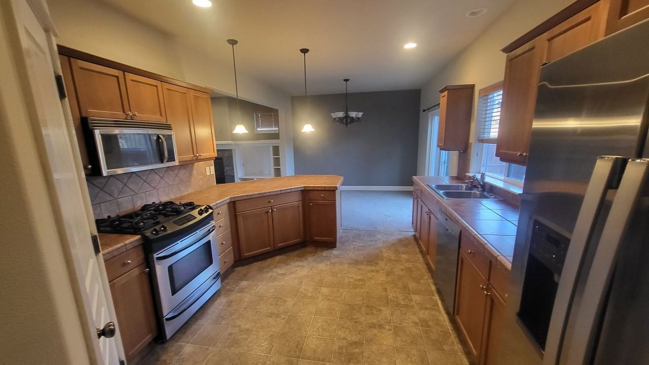 20374 Aberdeen Dr - Photo 5 of 36