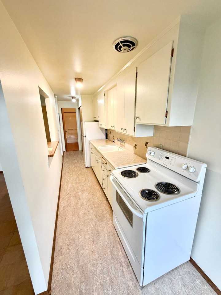 2140 9th Ave W #2 - Photo 4 of 14