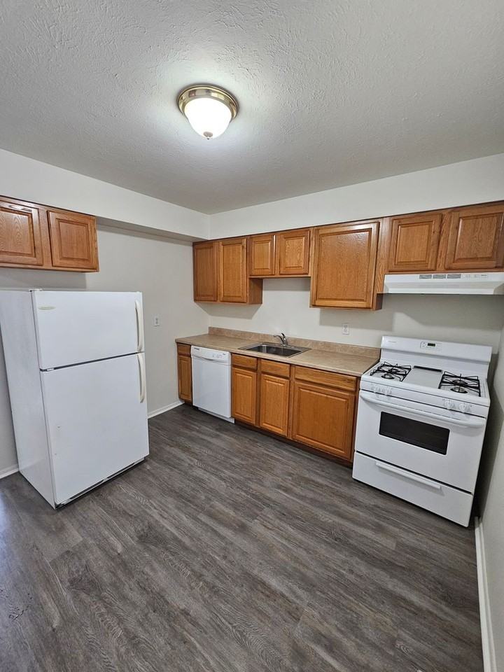 111 E Sprague Rd - Photo 7 of 16